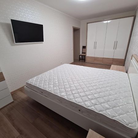 127-Avenue Apartment Černivci Esterno foto
