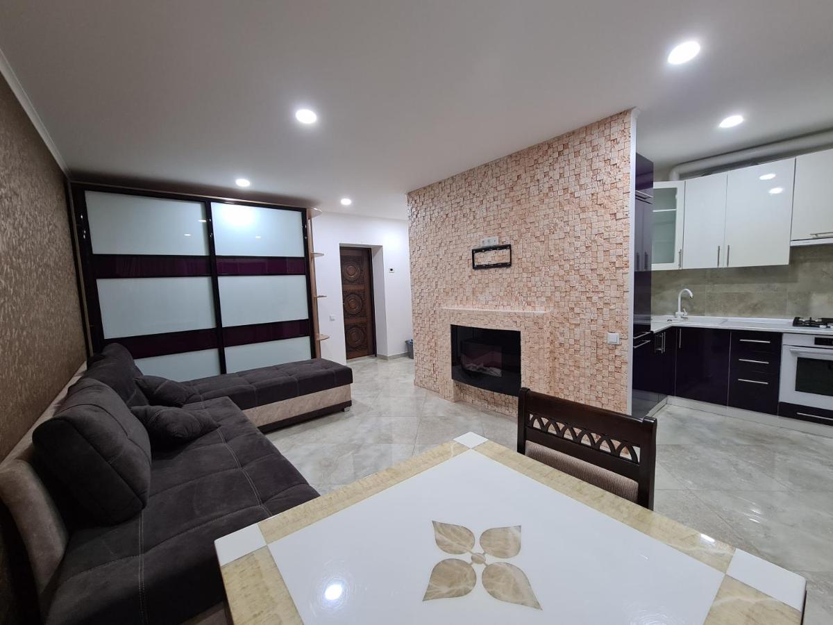 127-Avenue Apartment Černivci Esterno foto