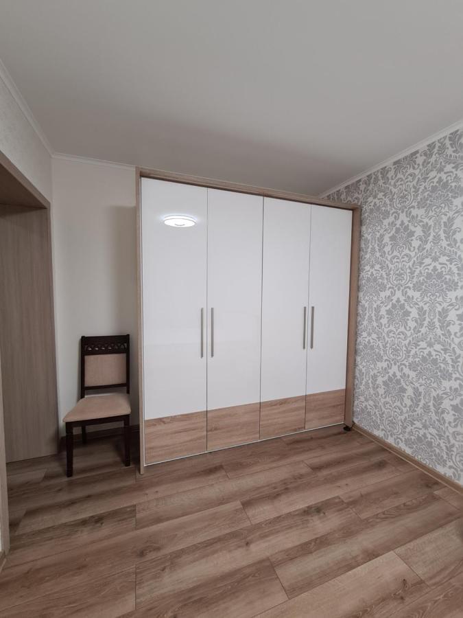 127-Avenue Apartment Černivci Esterno foto