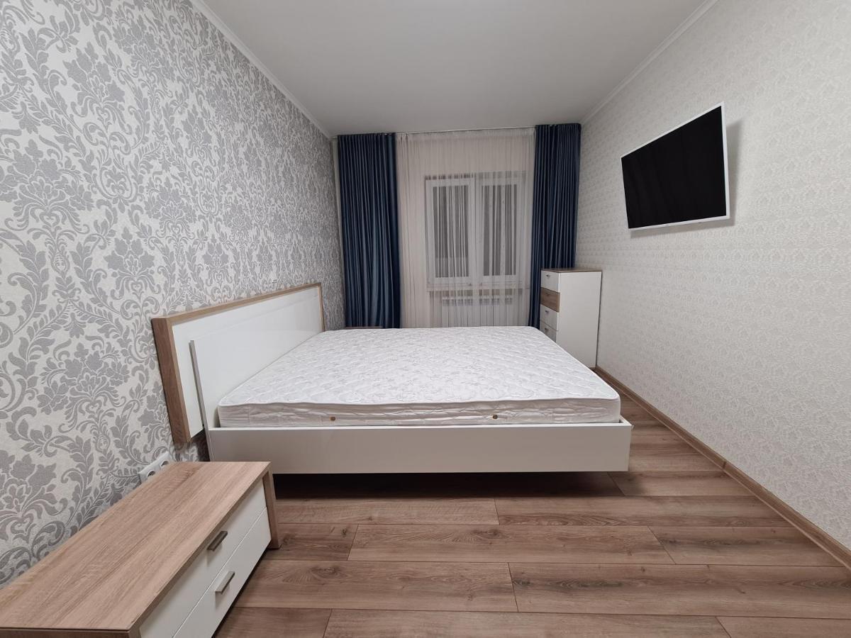 127-Avenue Apartment Černivci Esterno foto