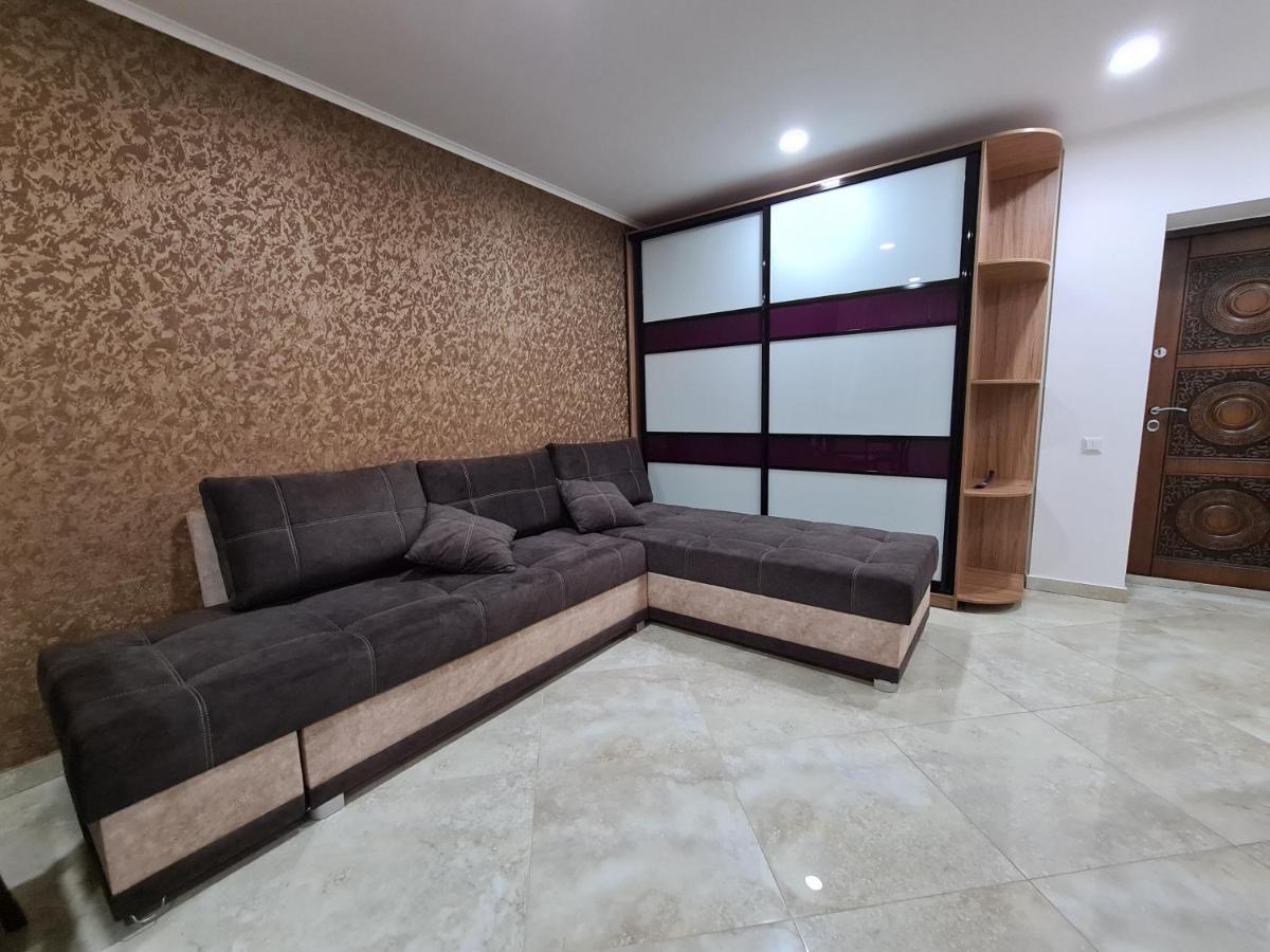 127-Avenue Apartment Černivci Esterno foto